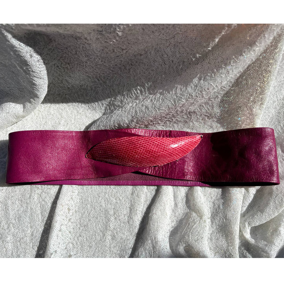 80s Magenta Snakeskin Belt - Picture 4 of 8